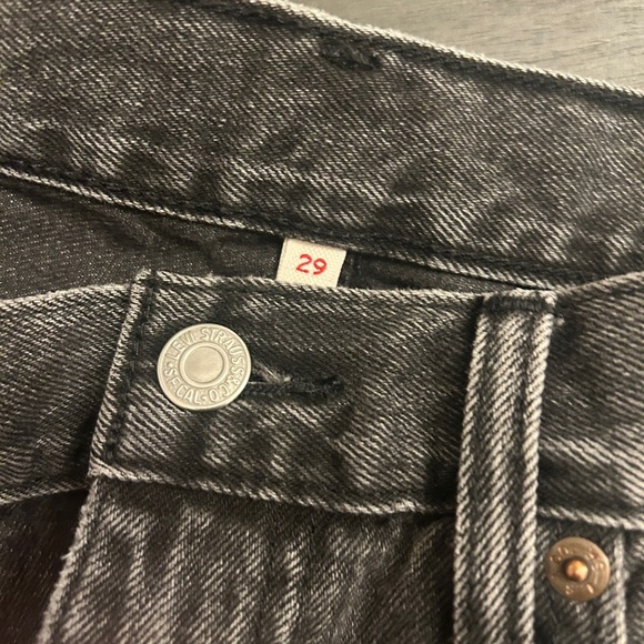 Levi’s distressed High rise Button fly black Charcoal mini Skirt Raw Hem Size 29 - Picture 6 of 6